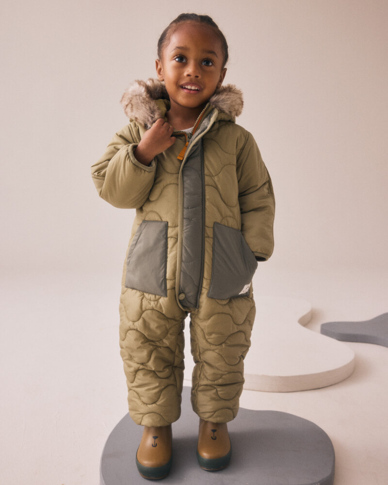 KALTE WETTERBEKLEIDUNG